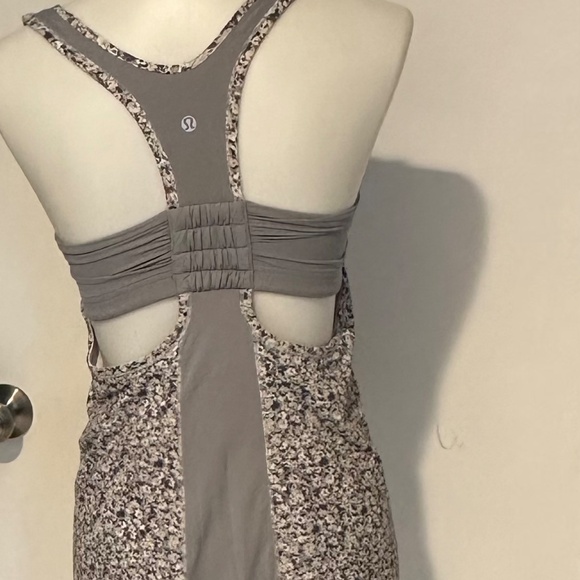 Lululemon Floral Tank Top - Size 6. (No tag but Size Dot) - Picture 4 of 11
